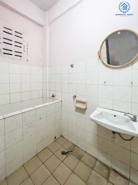 *****ทาวน์โฮมมือสองย่านกรุงเทพฯ ม.อมรชัย3 บรมราชชนนี 72 เนื้อที่ 19 ตร.ว. ฟังก์ชัน 3 ห้องนอน 3 ห้องน้ำ 1 ที่จอดรถ บ้าน 3 ชั้น ทำเลติดถนนบรรมราชชนนี เชื่อมต่อถ.พุทธมณฑล สาย 3 และสาย 2 ใกล้เซ็นทรัลศาลายา และโรงพยาบาลธนบุรี 2 จองด่วนเลย!